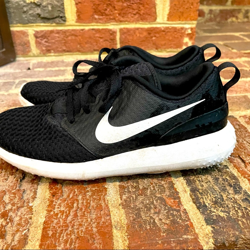 Boy's Nike golf shoe